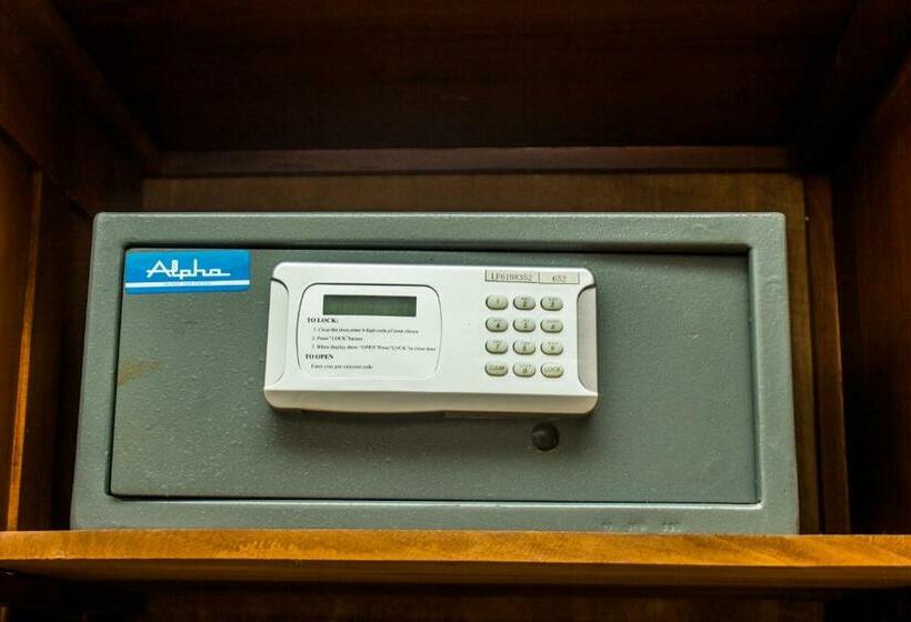 חדר דלוקס לשלושה עם נו לים, Serendib Beach