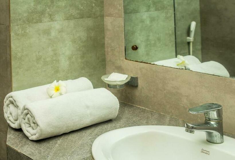 חדר דלוקס לשלושה עם נו לים, Serendib Beach