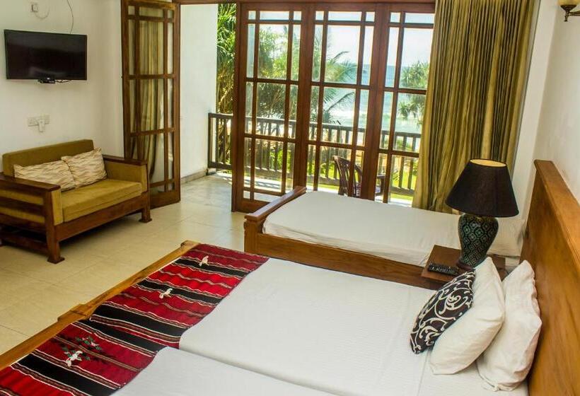 חדר דלוקס לשלושה עם נו לים, Serendib Beach