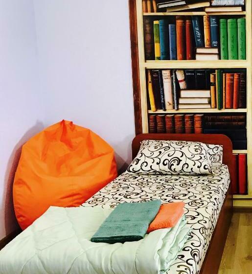 Säng i Delat Rum, Attic