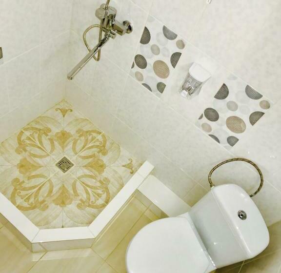 Säng i Delat Rum, Attic