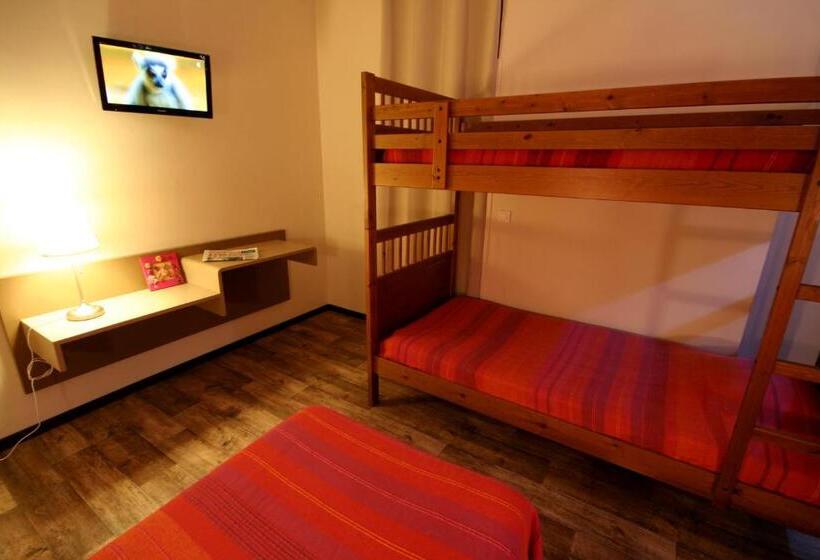 Четырехместный Номер Стандарт с Балконом, Accendi Pipa