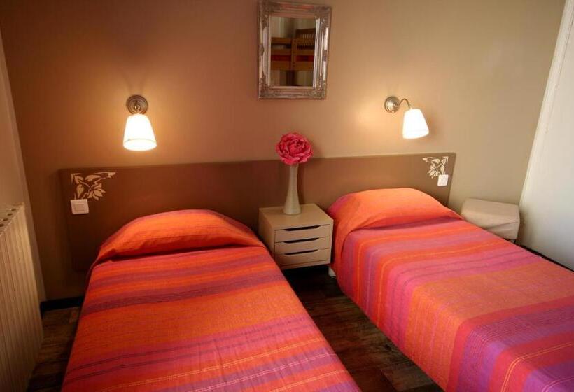 Четырехместный Номер Стандарт с Балконом, Accendi Pipa