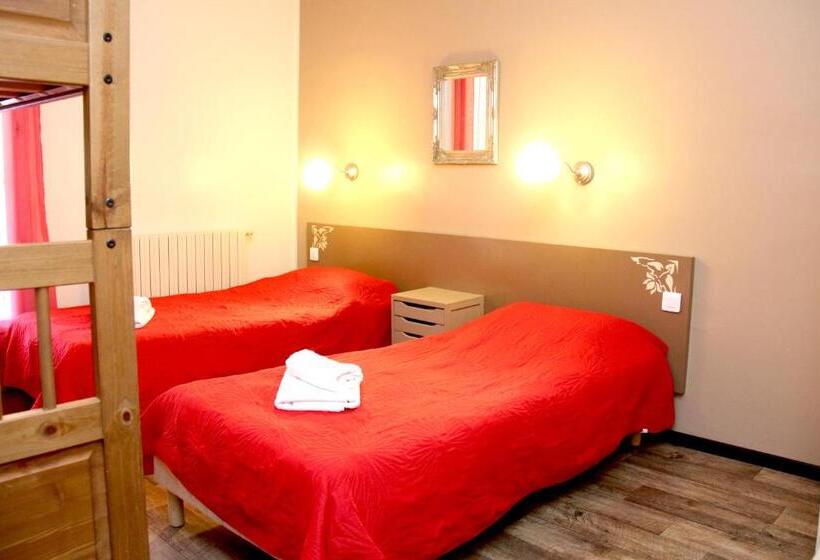 Четырехместный Номер Стандарт с Балконом, Accendi Pipa