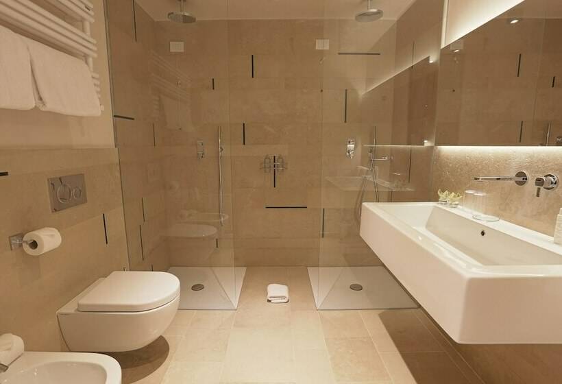 高级大房间, Alba Palace