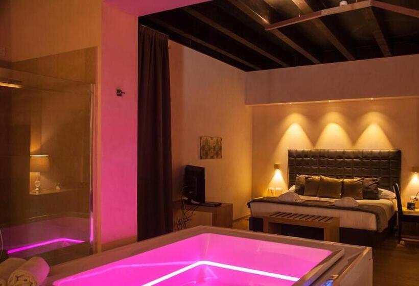 带按摩浴盆的套房, Alba Palace