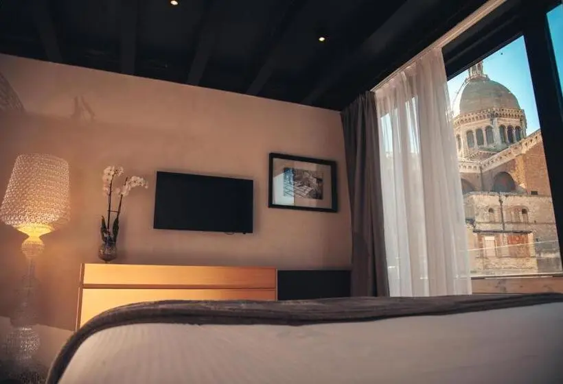 1 Bedroom Penthouse Apartment, Alba Palace