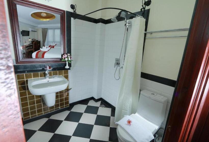 Номер Deluxe, Phasouk Vien Chantra