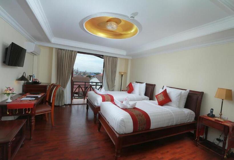 Номер Deluxe, Phasouk Vien Chantra