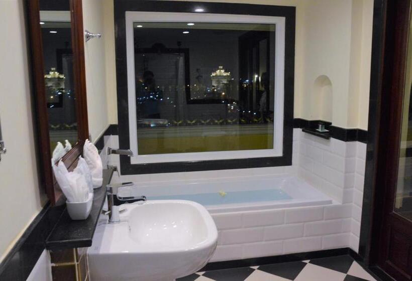 جناح رئاسى, Phasouk Vien Chantra