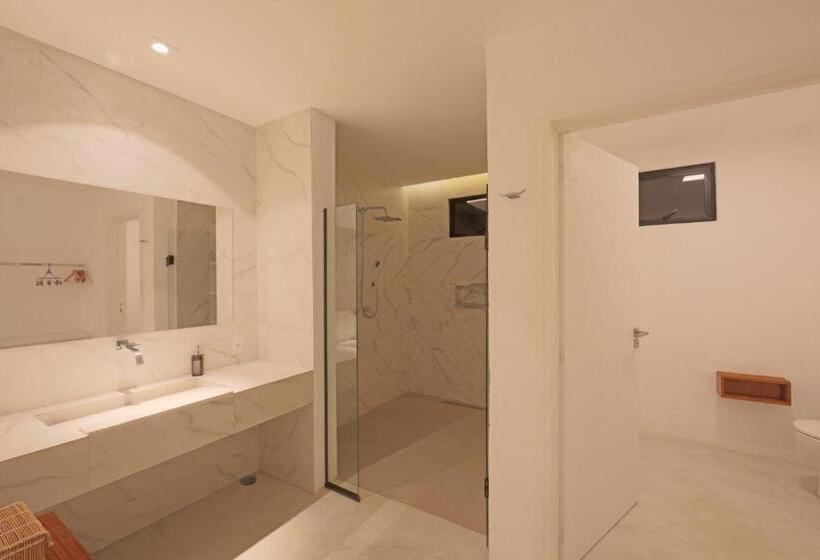 מיטת קינג בסוויטה, Pousada Ninanoa