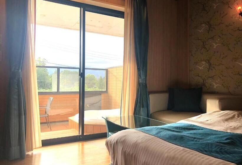 디럭스 룸, Square Fujigotemba