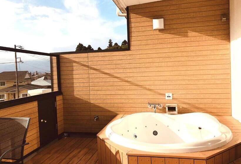 디럭스 룸, Square Fujigotemba