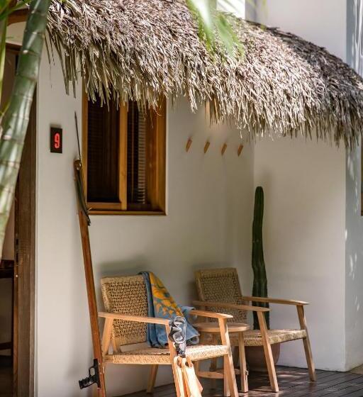 디럭스 룸, The Nomadic