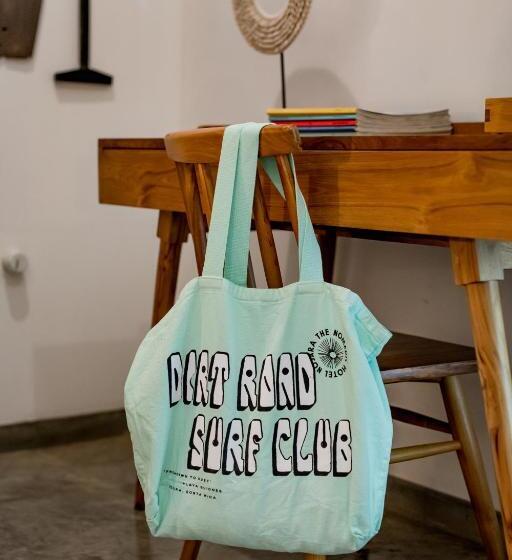 디럭스 룸, The Nomadic