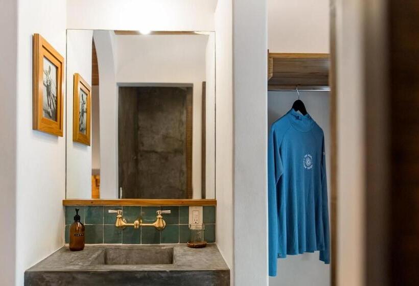 스탠다드 룸 킹사이즈 침대, The Nomadic