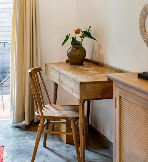 스탠다드 룸 킹사이즈 침대, The Nomadic