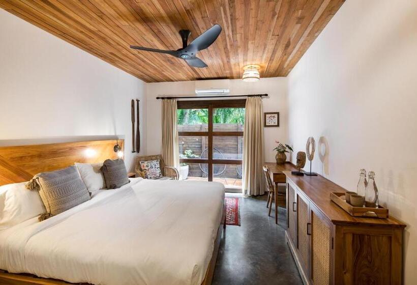 스탠다드 룸 킹사이즈 침대, The Nomadic