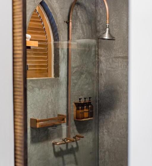 스탠다드 룸 킹사이즈 침대, The Nomadic