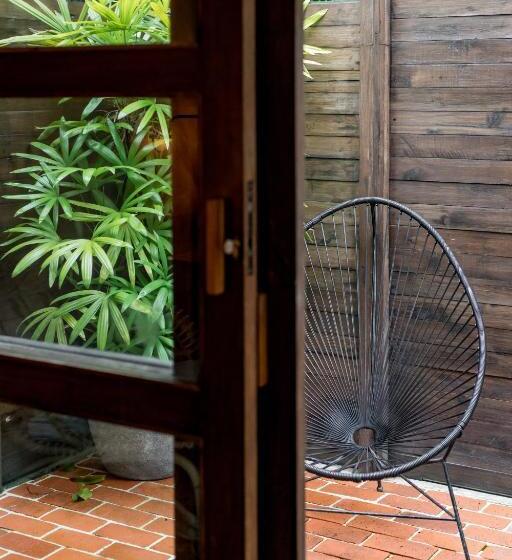 스탠다드 룸 킹사이즈 침대, The Nomadic