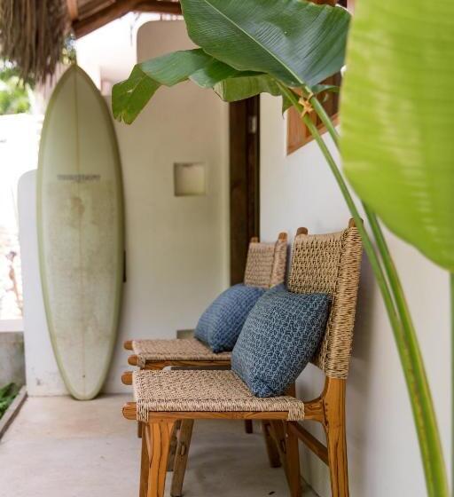 디럭스 룸, The Nomadic