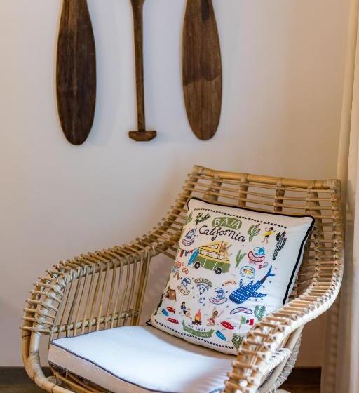 디럭스 룸, The Nomadic