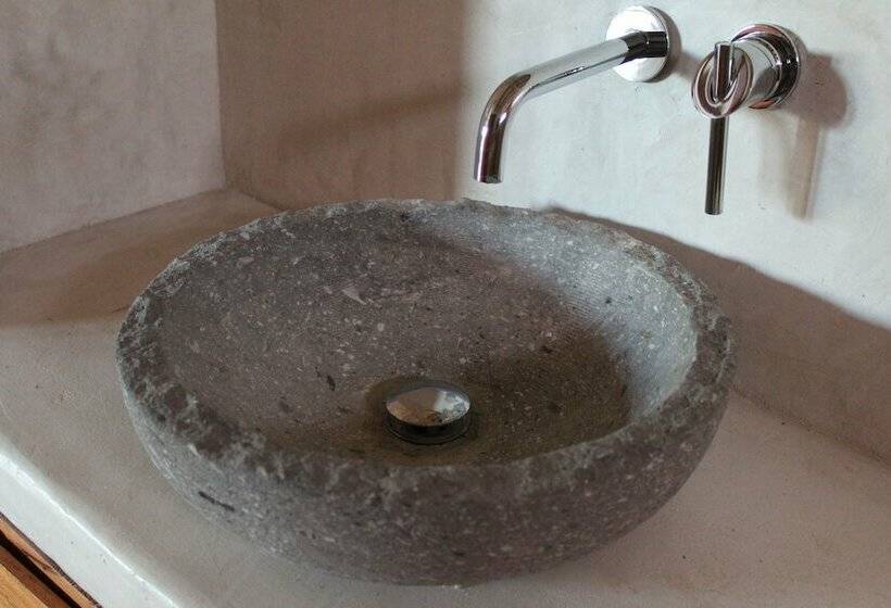 اتاق استاندارد با چشم‌انداز استخر, Tierra Mia Boutique