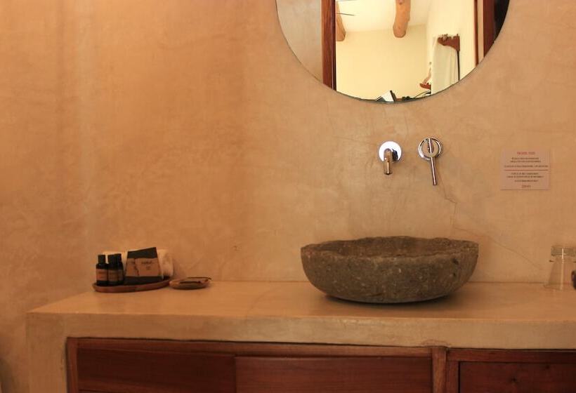 اتاق استاندارد با چشم‌انداز استخر, Tierra Mia Boutique