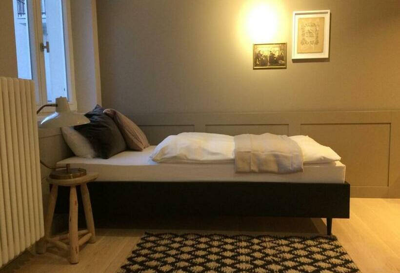 اتاق استاندارد یک نفره, Villa Weiss