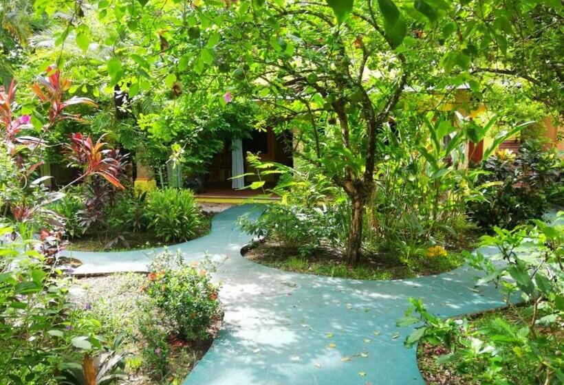 带花园景观和一个卧室的别墅, Villas Verdes