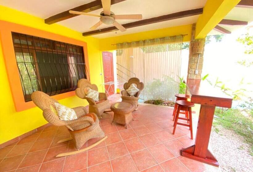 带花园景观和一个卧室的别墅, Villas Verdes