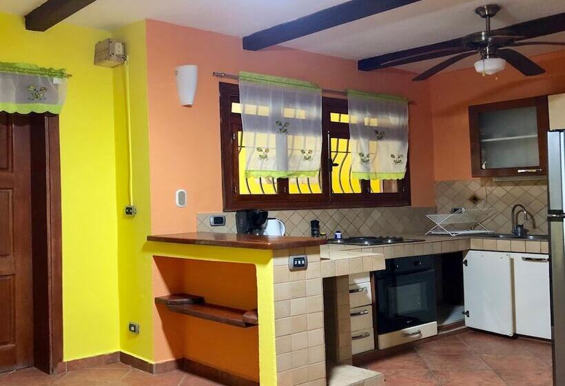 带花园景观和一个卧室的别墅, Villas Verdes