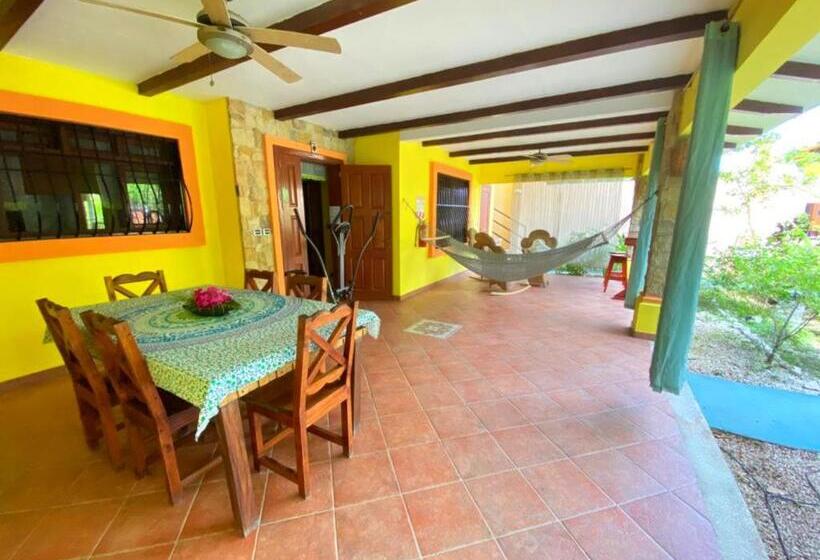 带花园景观和一个卧室的别墅, Villas Verdes