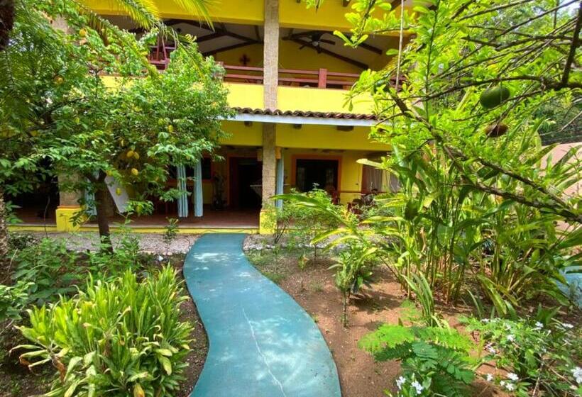 带花园景观和一个卧室的别墅, Villas Verdes