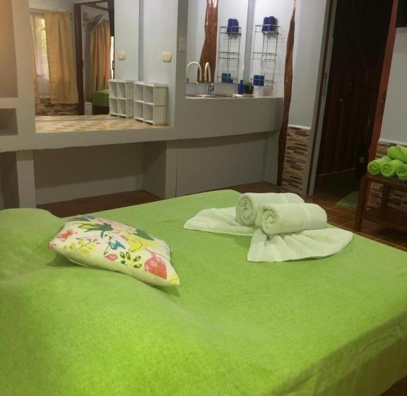 带花园景观和一个卧室的别墅, Villas Verdes