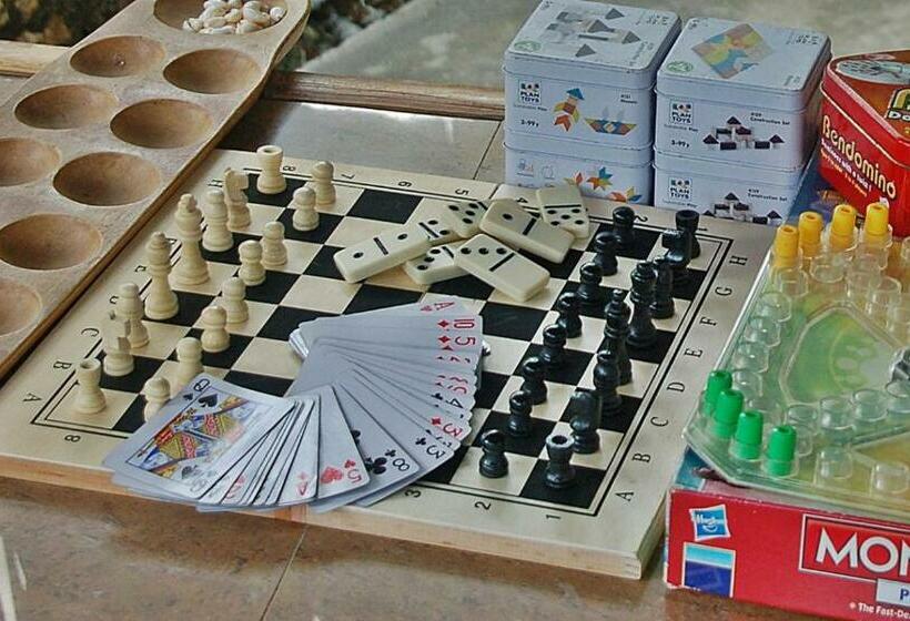 بانگلوی استاندارد, Island Tiki Paradise Resort