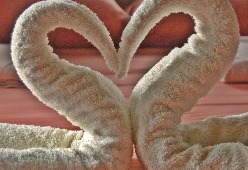 بانگلوی استاندارد, Island Tiki Paradise Resort