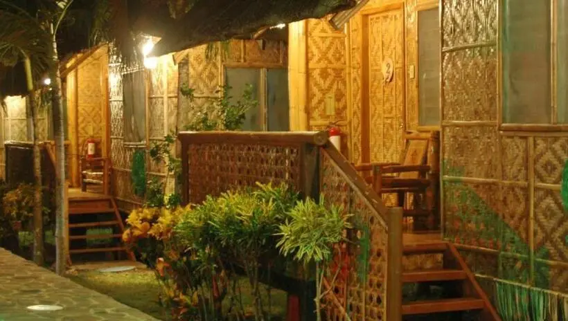 デラックスバンガロー, Island Tiki Paradise Resort