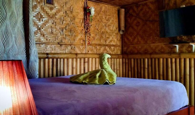 سوئیت جونیور خانوادگی, Island Tiki Paradise Resort