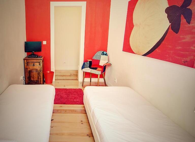 اتاق استاندارد با سرویس بهداشتی مشترک, We Love F Tourists