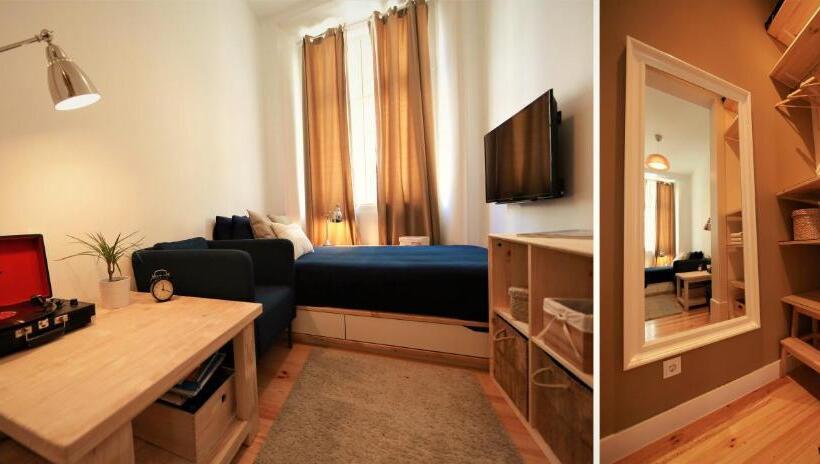 اتاق استاندارد با سرویس بهداشتی مشترک, We Love F Tourists