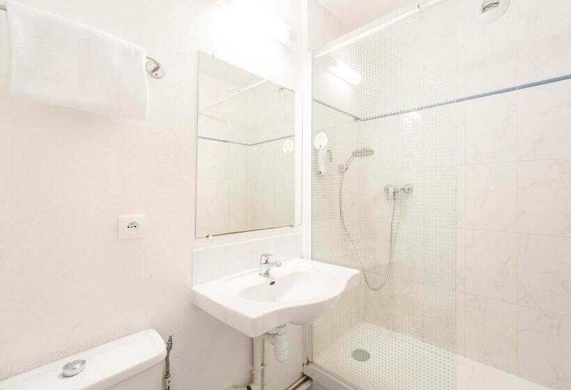 غرفة قياسية ثلاثية, B&b Hotel Saclay