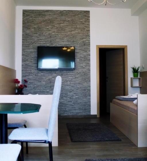高级三人间, Rooms Fitea