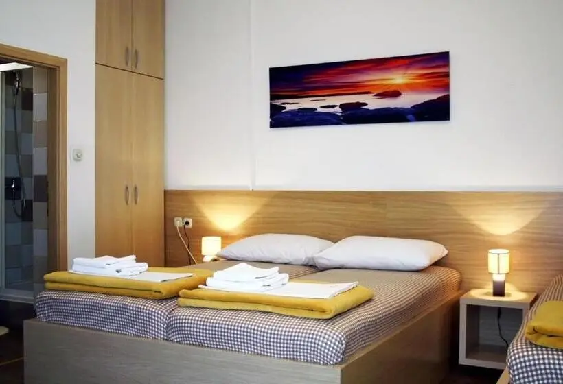 اتاق استاندارد سه نفره, Rooms Fitea