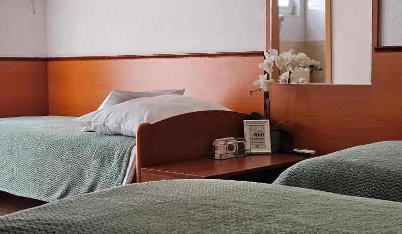 اتاق کلاسیک سه تخته, Sobe/rooms Riva