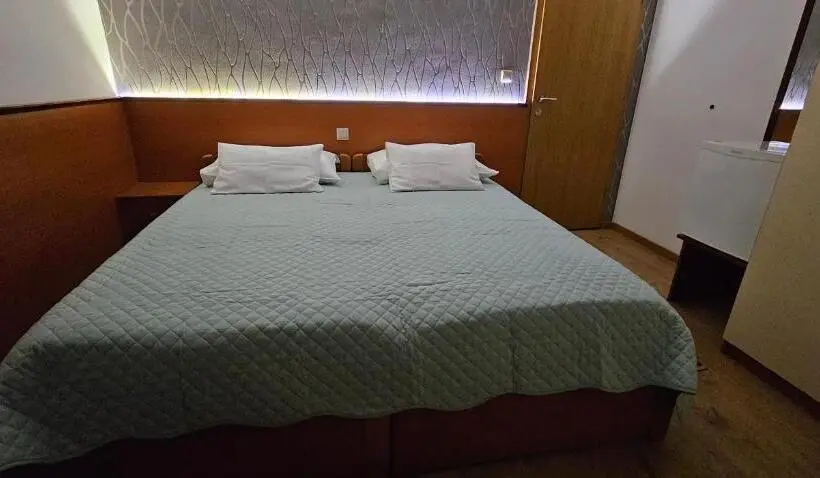 اتاق کلاسیک سه تخته, Sobe/rooms Riva