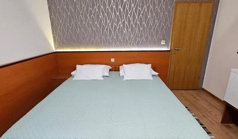 اتاق کلاسیک سه تخته, Sobe/rooms Riva