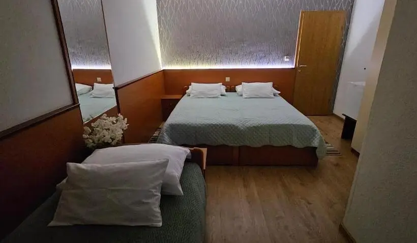اتاق کلاسیک سه تخته, Sobe/rooms Riva