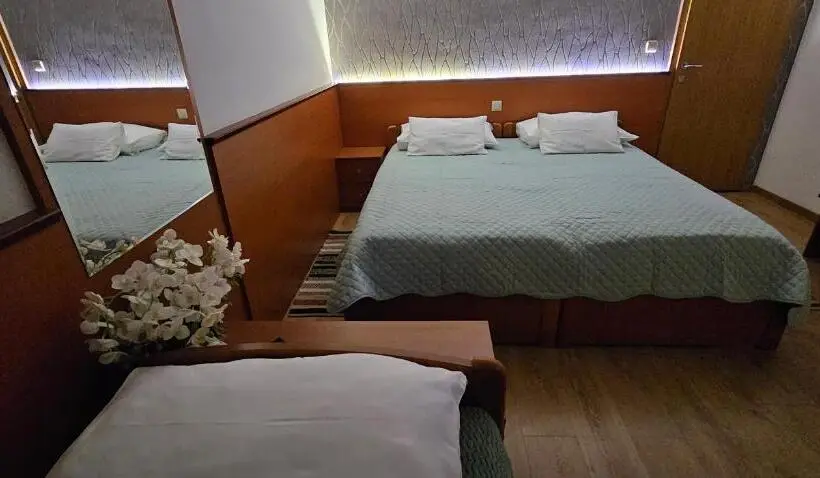 اتاق کلاسیک سه تخته, Sobe/rooms Riva