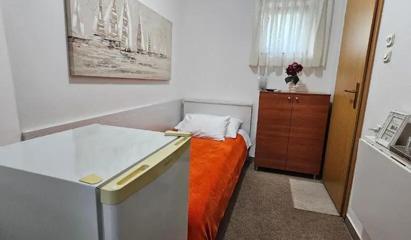 اتاق اکونومی یک تخته, Sobe/rooms Riva